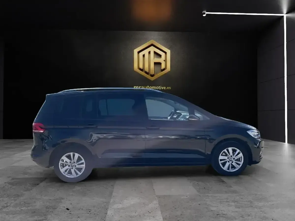Usado VW Touran Advance 122 CV (89 kW) 2023 Negro Monovolumen