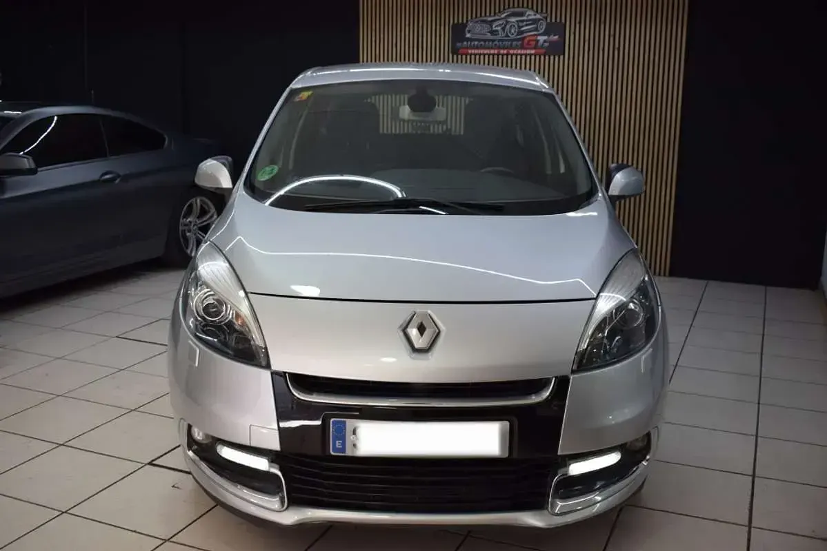 Usado Renault Grand Scénic III Dynamique 131 CV (96 kW) 2013 Monovolumen