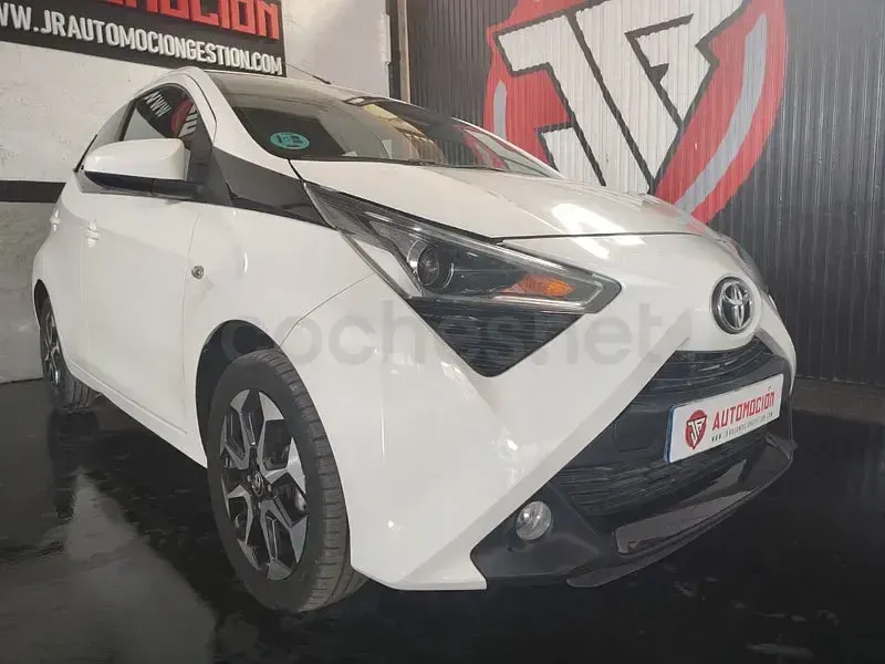 Usado Toyota Aygo X-play 72 CV (52 kW) 2021 Blanco Utilitario