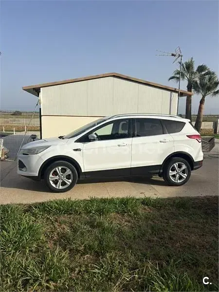 Usado Ford Kuga Trend 140 CV (102 kW) 2013 Blanco SUV