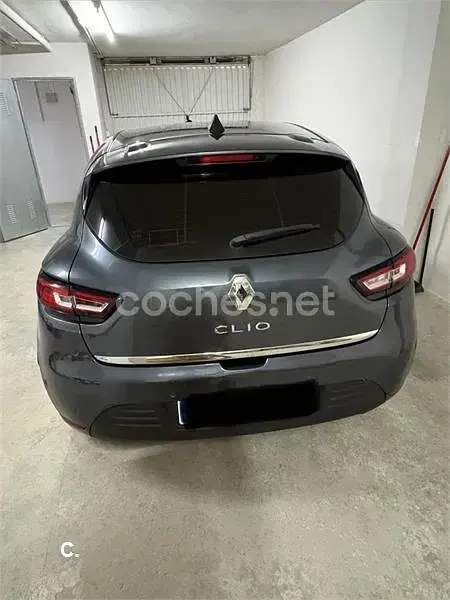 Usado Renault Clio IV Zen 90 CV (66 kW) 2019 Gris / plata Berlina