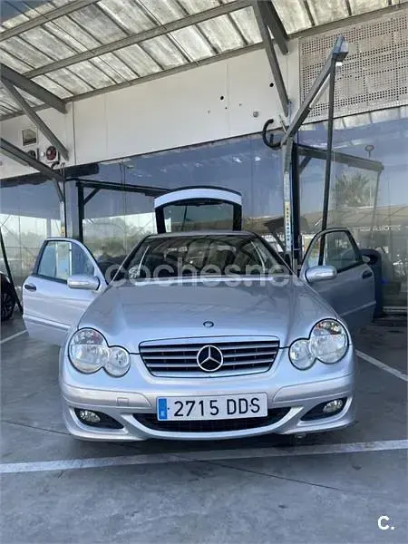 Usado Mercedes C180 143 CV (105 kW) 2004 Gris / plata Berlina