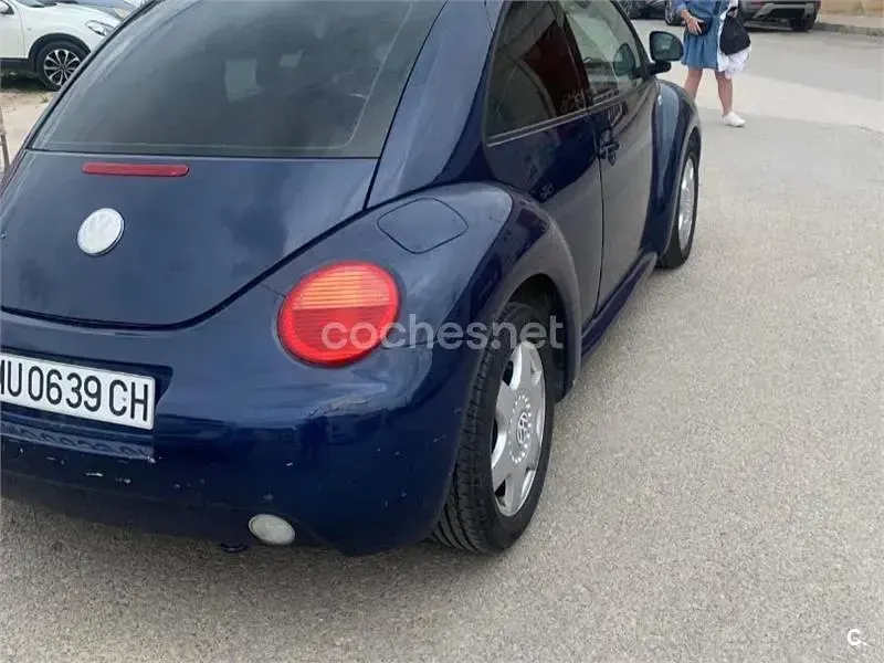 Usado VW New Beetle 115 CV (84 kW) 2000 Azul Utilitario
