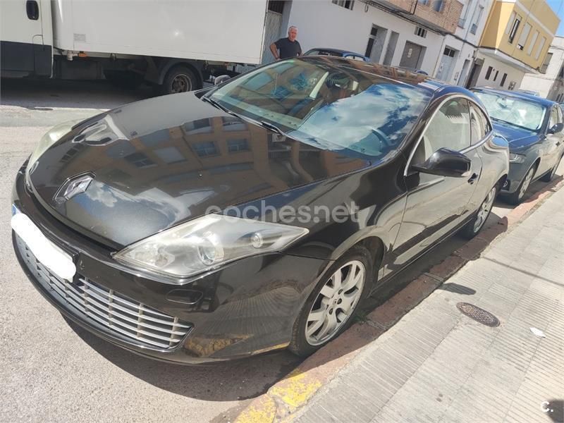 Negro Usado 2009 Renault Laguna Coupé Coupe | 4000 € - Imagen 1/4