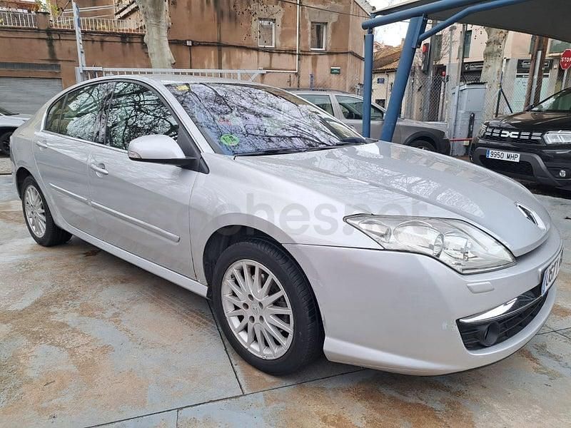 Usado Renault Laguna III Dynamique 140 CV (102 kW) 2008 Gris / plata Berlina