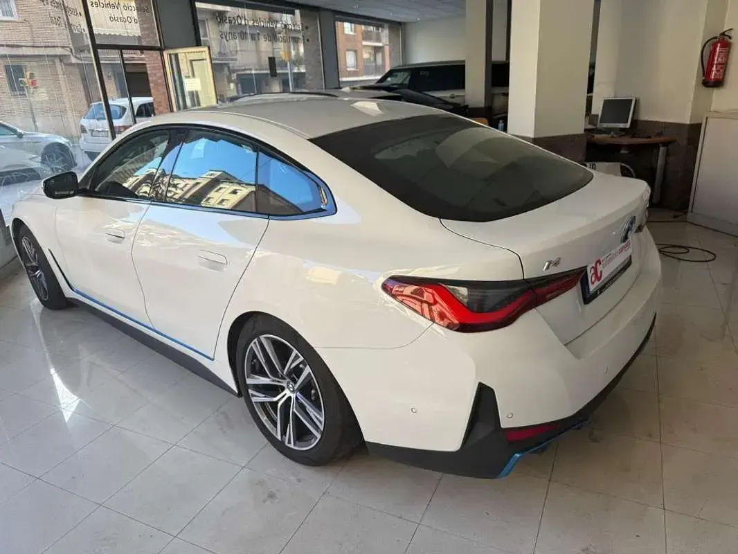 Usado BMW i4 250 kW (340 CV) 2023 Blanco Berlina