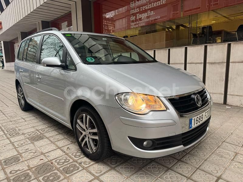 Usado VW Touran Highline 140 CV (102 kW) 2008 Gris / plata Monovolumen