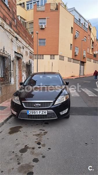 Usado Ford Mondeo Ghia 140 CV (102 kW) 2008 Negro Berlina