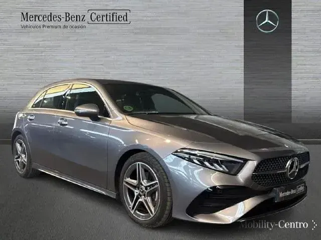 Usado Mercedes A180 116 CV (85 kW) 2024 Gris montaña Berlina
