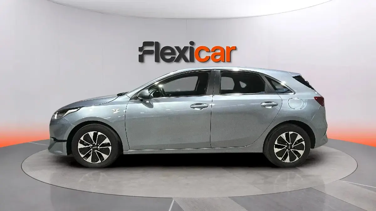 Usado Kia Ceed 101 CV (74 kW) 2024 Gris Utilitario