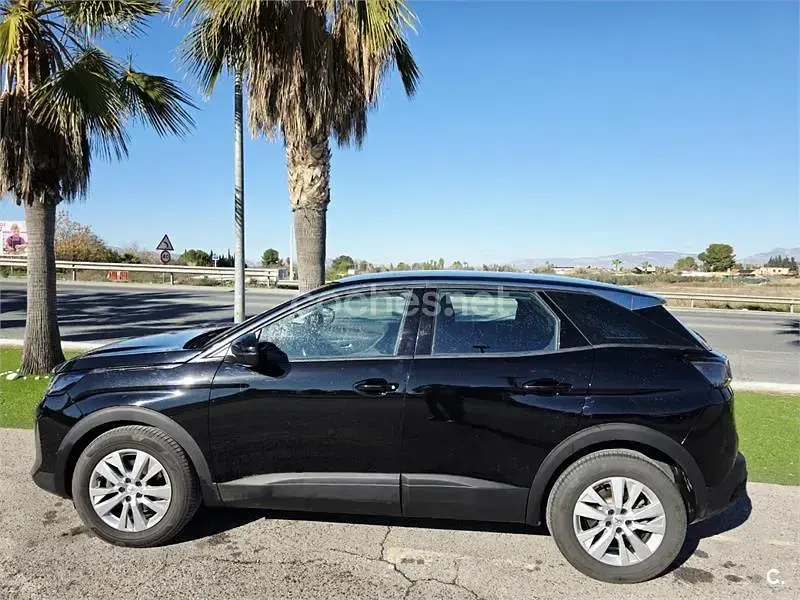 Usado Peugeot 3008 Active 130 CV (95 kW) 2022 Negro SUV