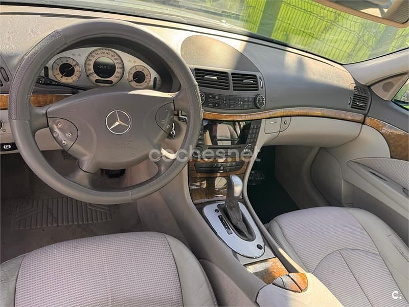 Usado Mercedes E280 Avantgarde 190 CV (139 kW) 2005 Azul Berlina