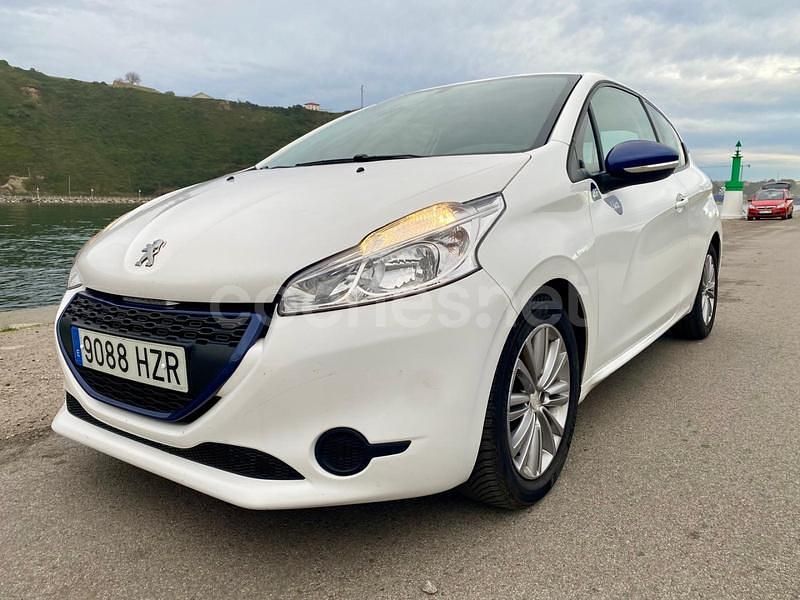 Blanco Usado 2014 Peugeot 208 Active Utilitario | 6800 € (Un poco caro) - Imagen 1/4