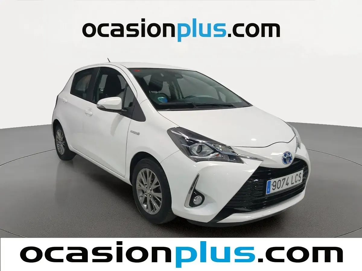 Usado Toyota Yaris Hybrid Active 100 CV (73 kW) 2019 Blanco Utilitario
