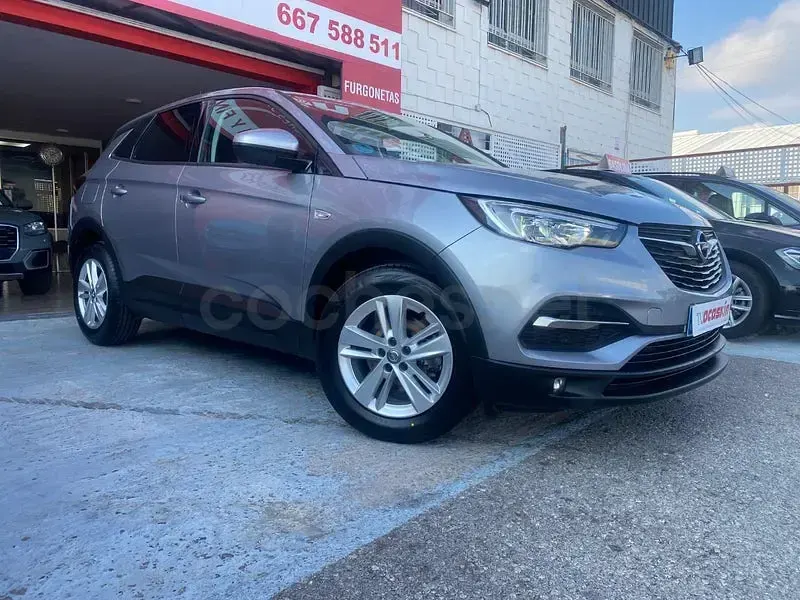 Usado Opel Grandland X Edition 130 CV (95 kW) 2021 Gris / plata SUV