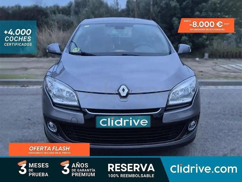 Usado Renault Mégane Authentique 90 CV (66 kW) 2013 Gris / plata Berlina