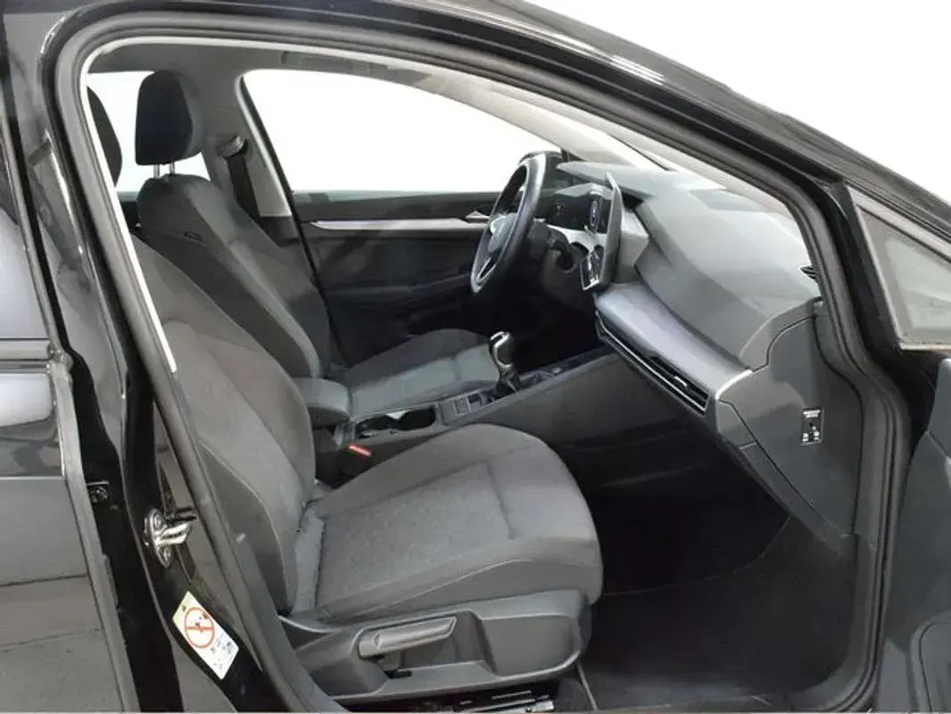 Usado VW Golf VIII 116 CV (85 kW) 2025 Negro Utilitario
