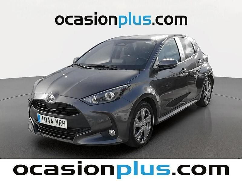 Usado Toyota Yaris Active 116 CV (85 kW) 2024 Blanco Utilitario