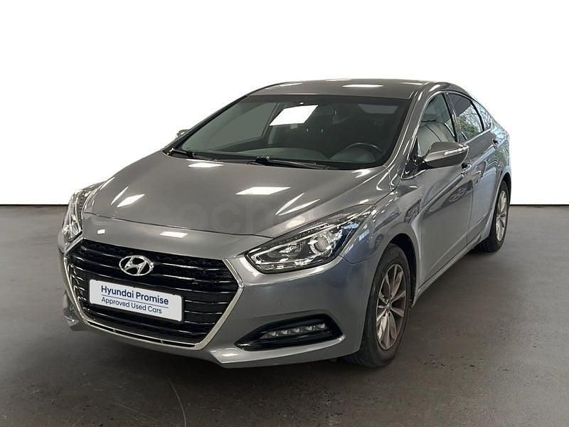 Usado Hyundai i40 115 CV (84 kW) 2016 Gris / plata Berlina