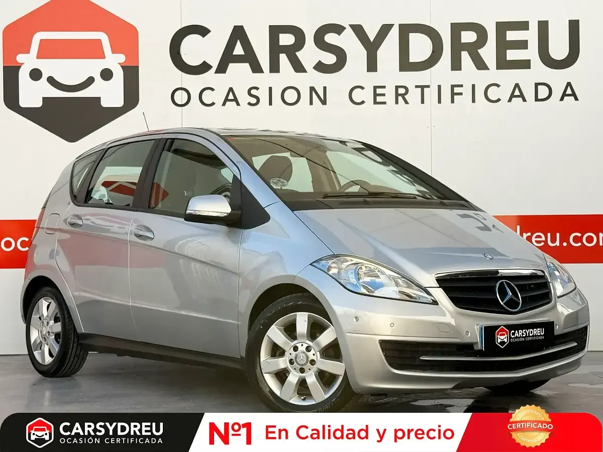 Usado Mercedes A180 109 CV (80 kW) 2011 Gris / plata Utilitario