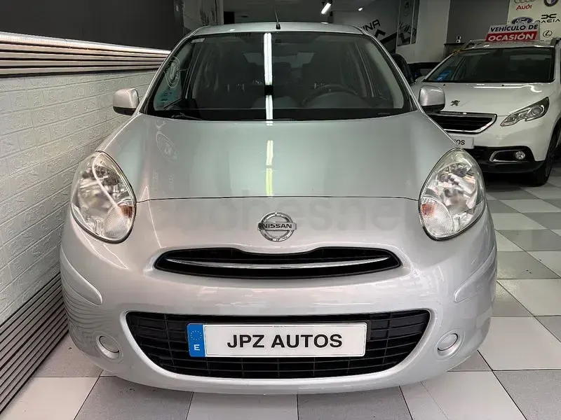 Usado Nissan Micra Acenta 80 CV (58 kW) 2013 Gris / plata Utilitario