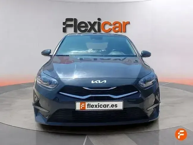 Usado Kia Ceed 136 CV (100 kW) 2023 Azul Utilitario