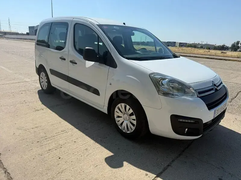 Usado Citroën Berlingo Feel 100 CV (73 kW) 2018 Blanco Monovolumen