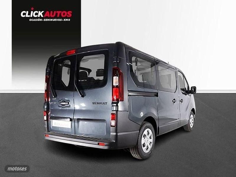 Usado Renault Trafic 110 CV (80 kW) 2023 Gris / plata Monovolumen