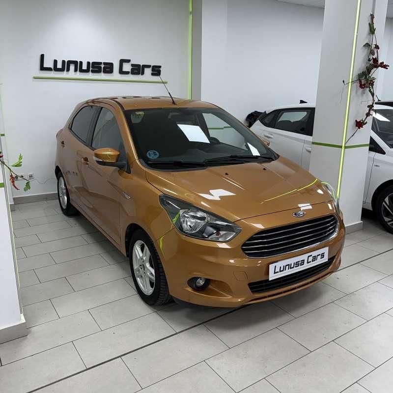 Usado Ford Ka Plus Ultimate 86 CV (63 kW) 2018 Naranja Utilitario
