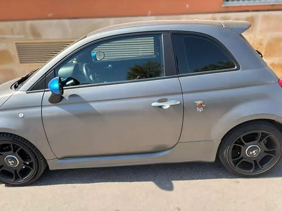 Usado Abarth 595 165 CV (121 kW) 2022 Gris Berlina