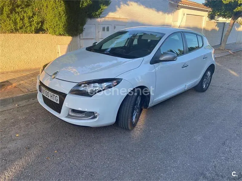 Usado Renault Mégane Expression 115 CV (84 kW) 2013 Blanco Berlina