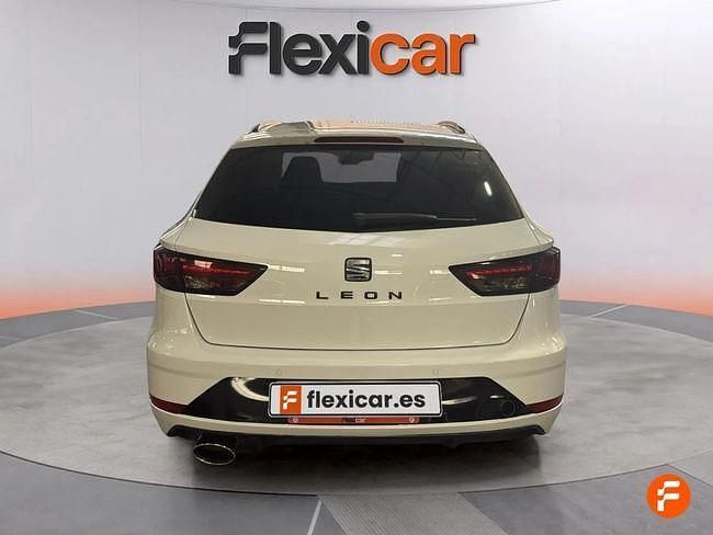 Usado Seat Leon FR 130 CV (95 kW) 2019 Blanco Familiar