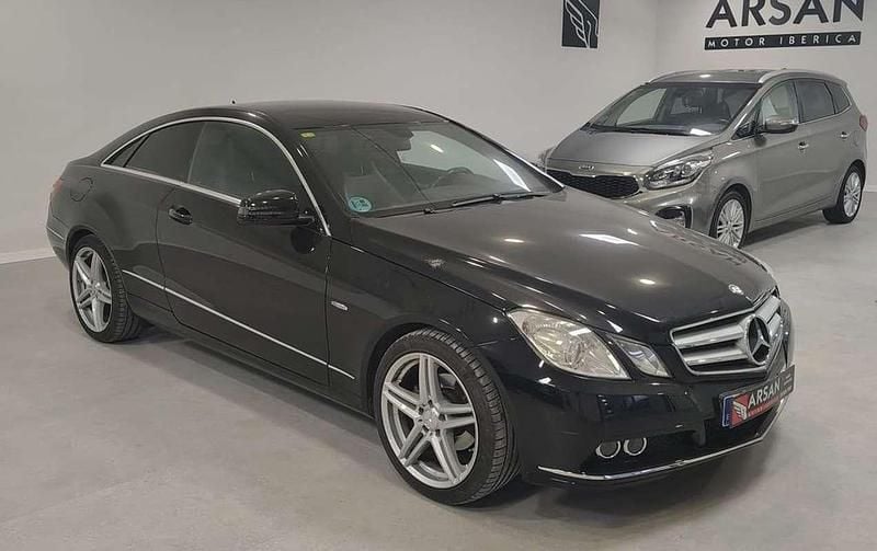 Usado Mercedes E200 184 CV (135 kW) 2011 Negro Coupe
