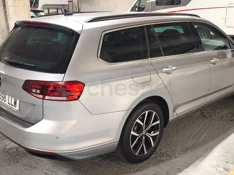 Usado VW Passat Executive 122 CV (89 kW) 2020 Gris / plata Familiar