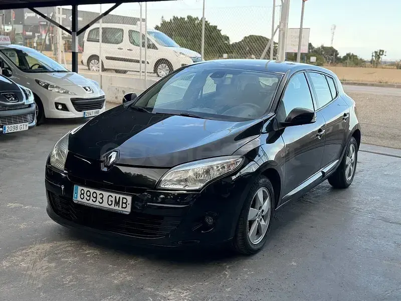 Usado Renault Mégane Dynamique 105 CV (77 kW) 2009 Negro Berlina