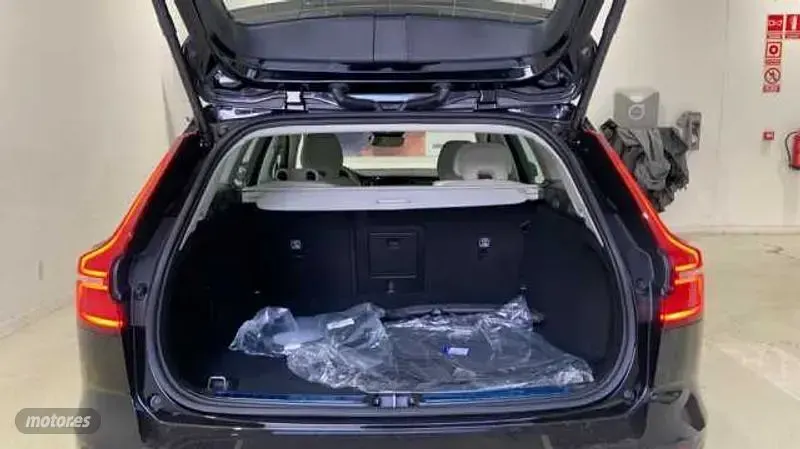 Usado Volvo V60 Core 2026 Negro Familiar