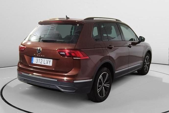 Usado VW Tiguan Life 122 CV (89 kW) 2022 Negro SUV