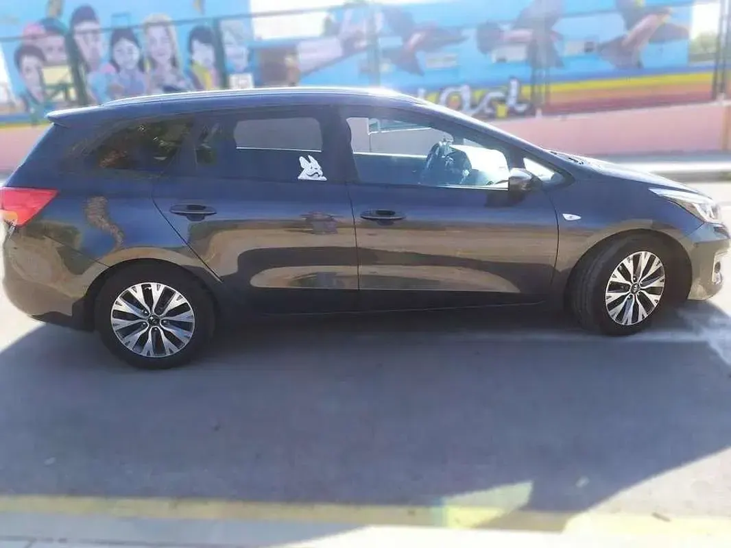 Usado Kia Ceed Sportswagon 120 CV (88 kW) 2018 Gris Familiar