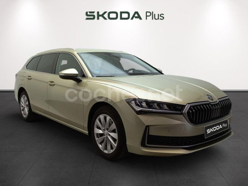 Amarillo Usado 2024 Skoda Superb Selection Familiar | 32.500 € (Super precio) - Imagen 1/4