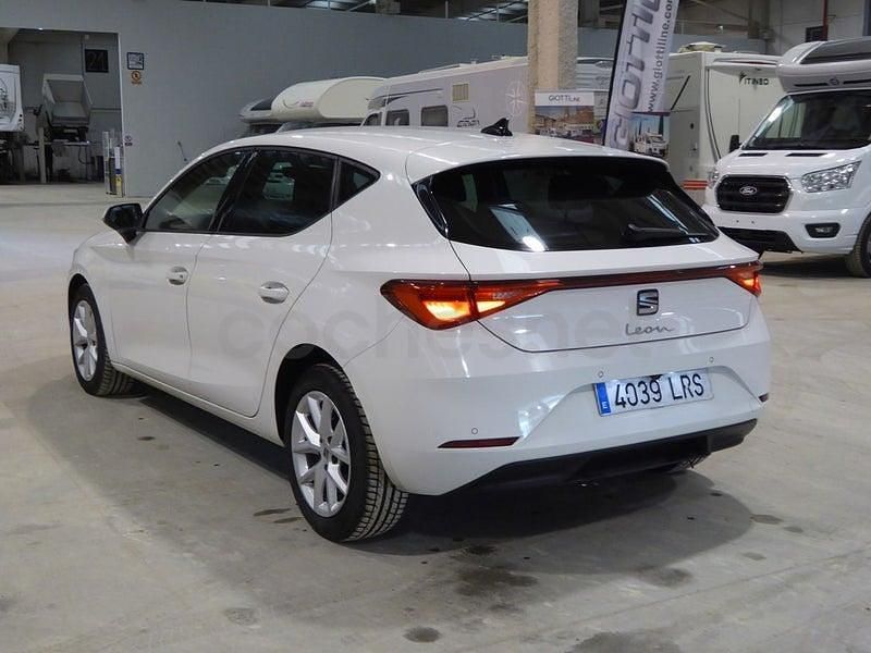Usado Seat Leon Style 115 CV (84 kW) 2021 Blanco Berlina