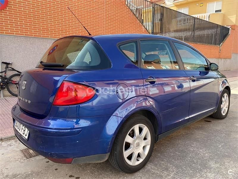 Usado Seat Toledo Sport 140 CV (102 kW) 2006 Azul Utilitario
