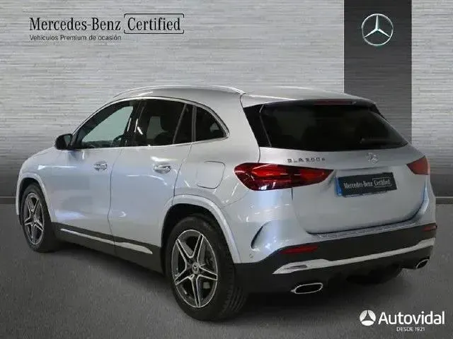 Usado Mercedes GLA200 150 CV (110 kW) 2025 Plata hightech SUV