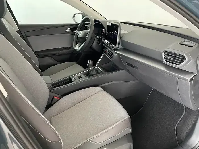 Usado Seat Leon Style 116 CV (85 kW) 2025 Gris Familiar