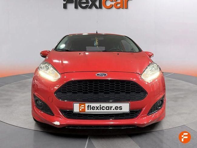 Usado Ford Fiesta Sport 125 CV (91 kW) 2015 Rojo Utilitario