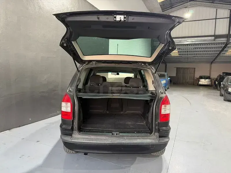 Usado Opel Zafira Elegance 100 CV (73 kW) 2004 Negro Monovolumen