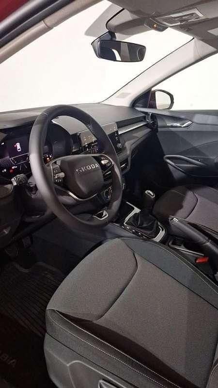 Usado Skoda Fabia Selection 95 CV (69 kW) 2025 Rojo Utilitario