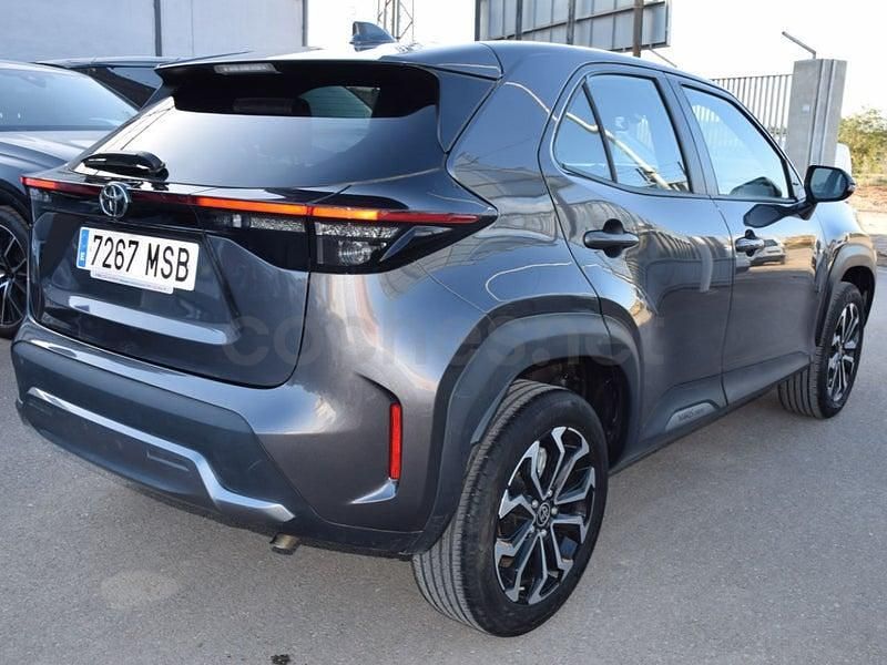 Usado Toyota Yaris Cross Active 116 CV (85 kW) 2024 Gris / plata SUV