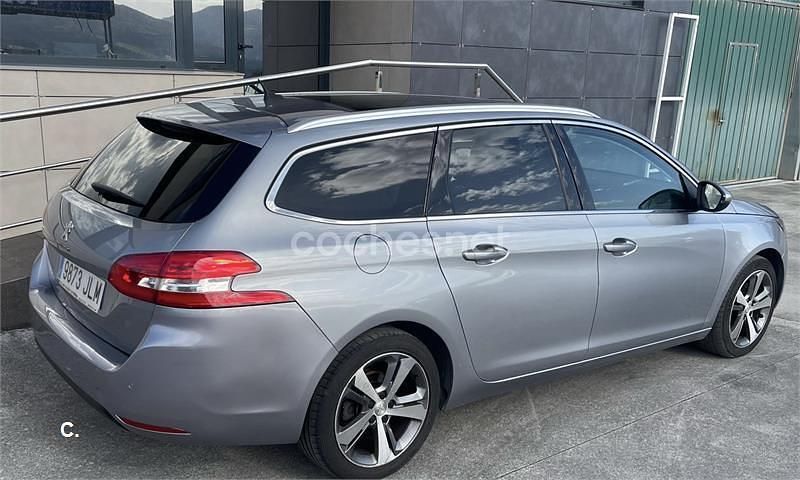 Usado Peugeot 308 SW Allure 150 CV (110 kW) 2016 Gris / plata Familiar