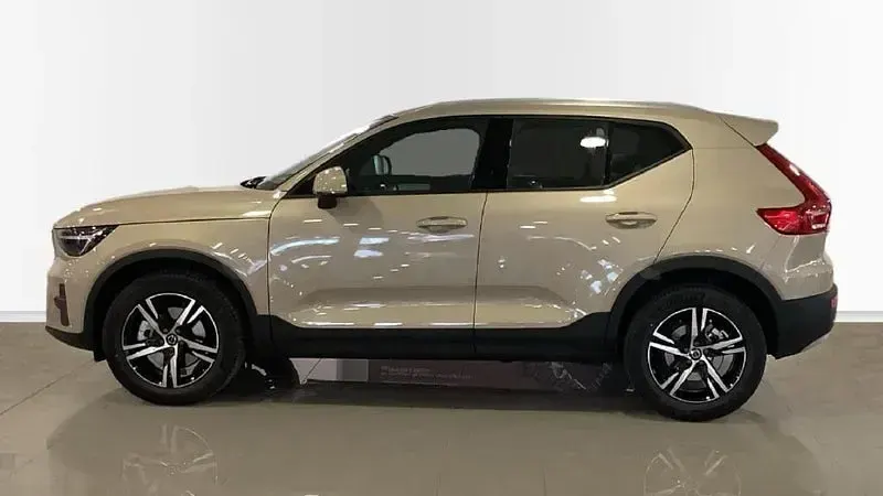 Usado Volvo XC40 Core 163 CV (119 kW) 2025 Gris / plata SUV