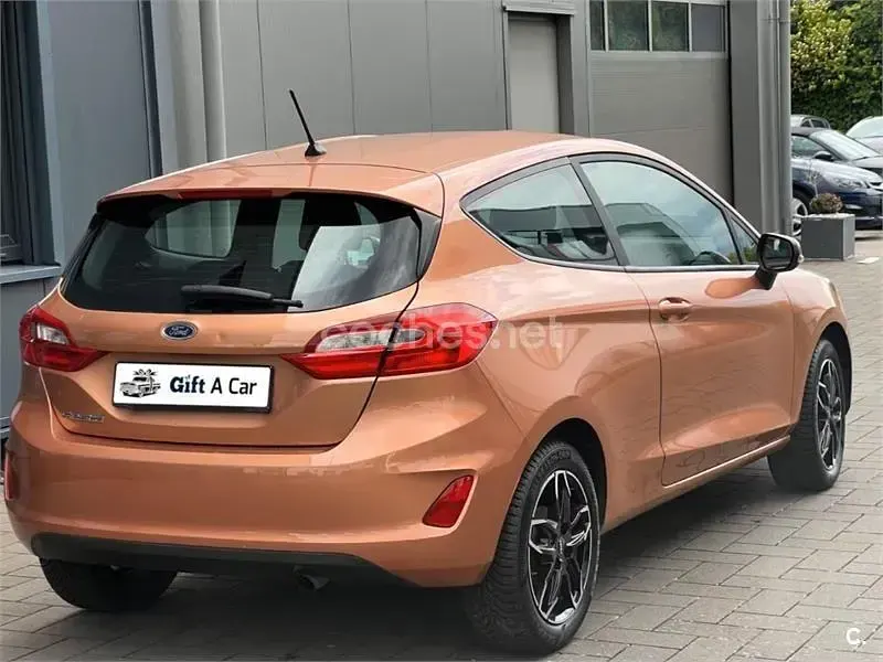Usado Ford Fiesta Trend 85 CV (62 kW) 2018 Naranja Utilitario